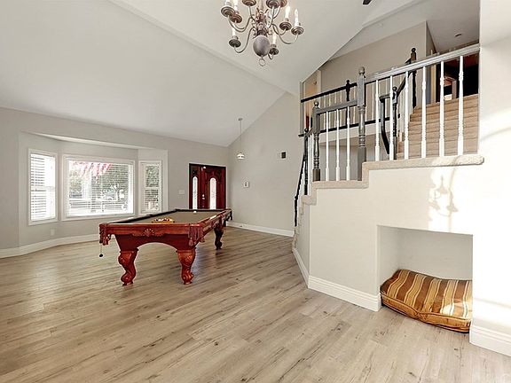 4th image of 2531 Oak Ave