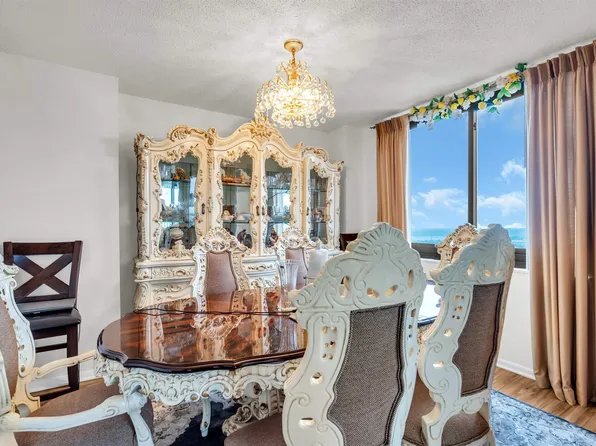 2508 Harmon Cove Tower image 9 of 24