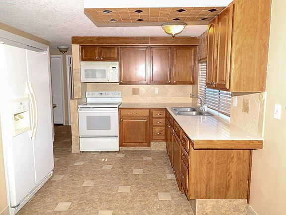 3rd image of 3636 Bradford Dr