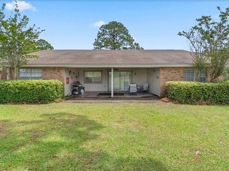 4 Cottage Cir — Photo 1