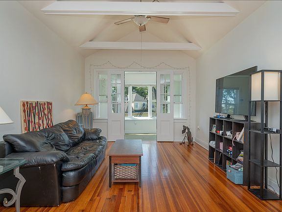 2nd image of 81 Montague Pl #3