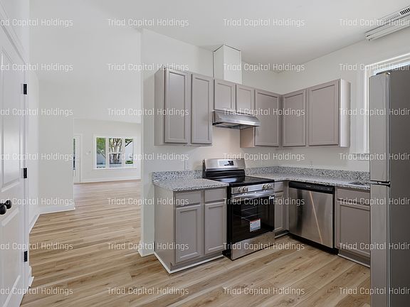 4th image of 905 Meares St