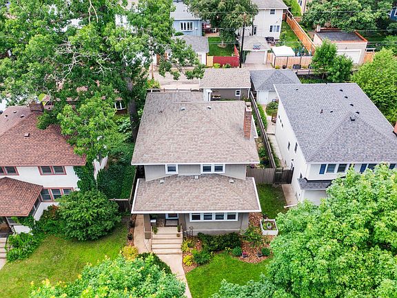3rd image of 1801 Wellesley Ave