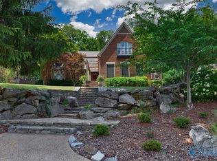 2302 Woodcliff Rd SE, Huntsville, AL 35801