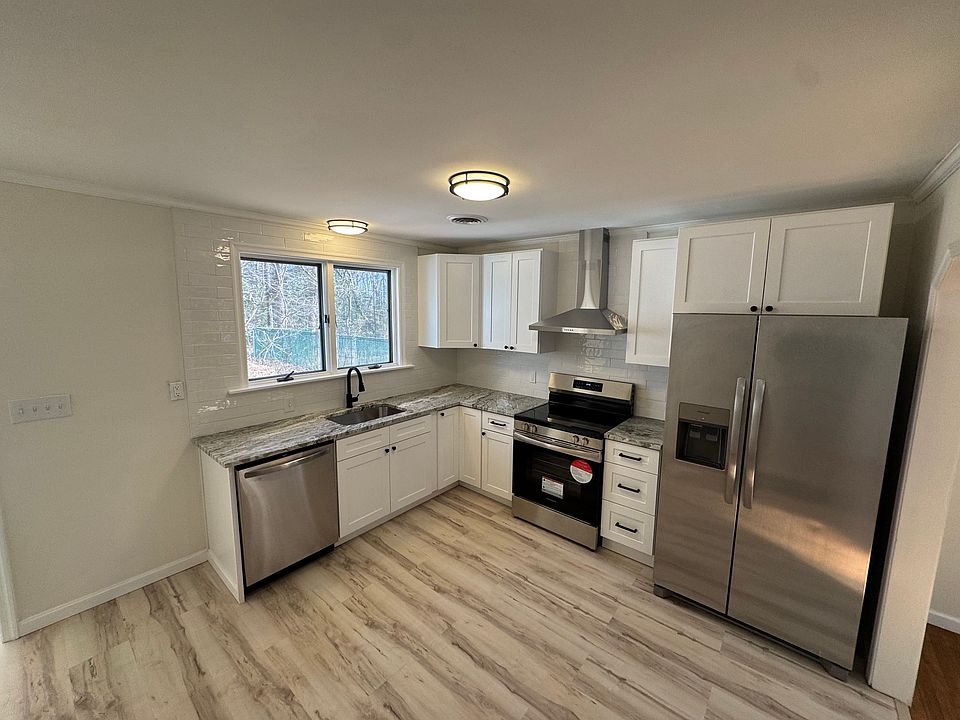 Brand new, energy-efficient appliances