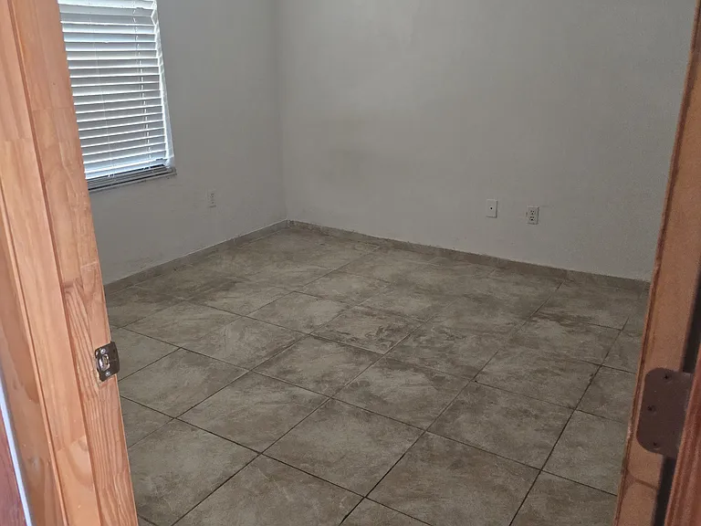 765 Georgia St — Photo 13