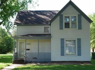 302 8th St, Brookings, SD 57006