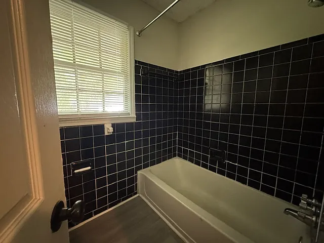 2534 Huntington Dr — Photo 10