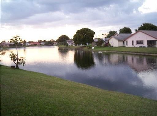 4th image of 10307 NW 70th Ct