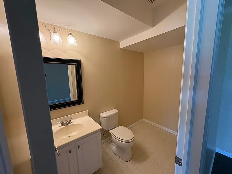 304 Huntington Ct #62 — Photo 23