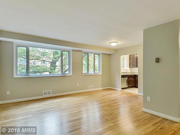 3rd image of 10423 Montrose Ave #M-204