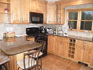 3rd image of 11 Leslie Ln