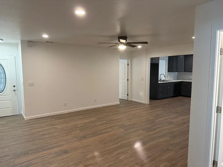 560 Edgewood Dr — Photo 6