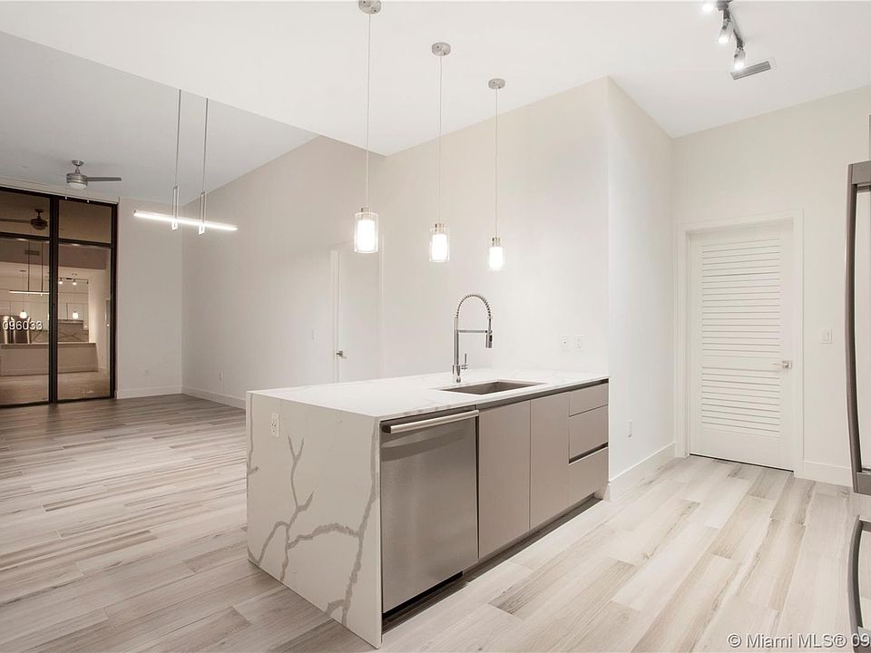 1st image of 400 NW 1st Ave #4703