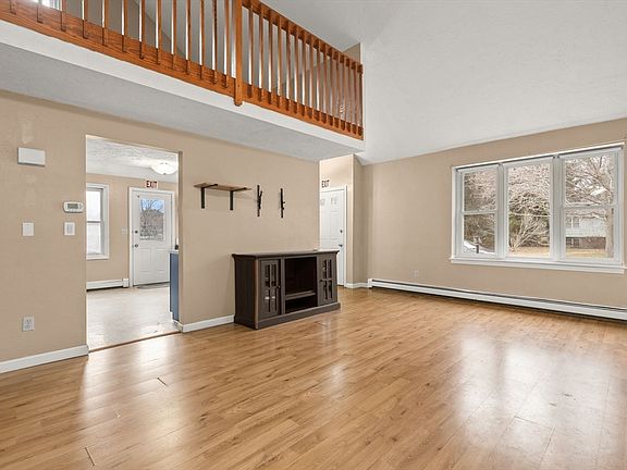4th image of 643 Summer St #643