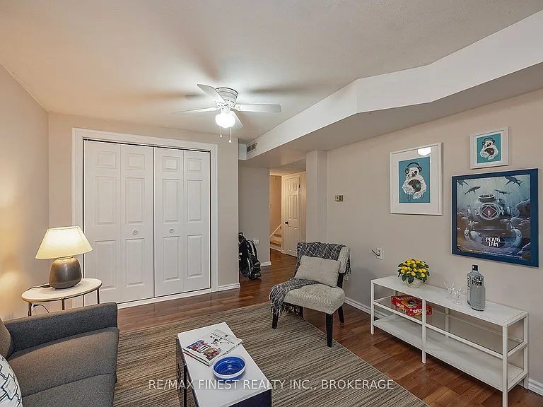 1256 Brackenwood Cres — Photo 35