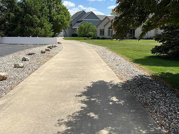 5th image of 1620 Colonial Dr