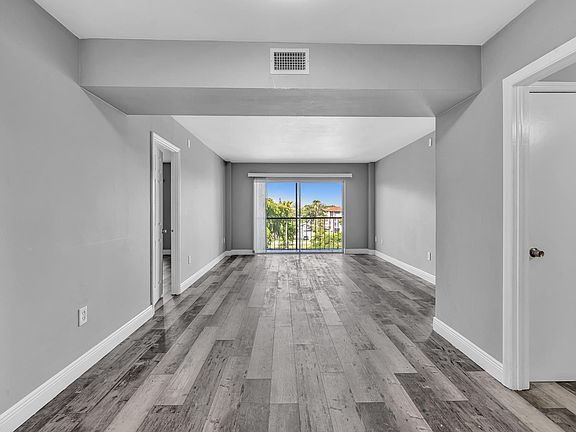 5th image of 4158 Inverrary Dr APT 505