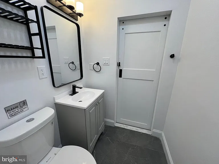 2145 Elkins Ave #B — Photo 12