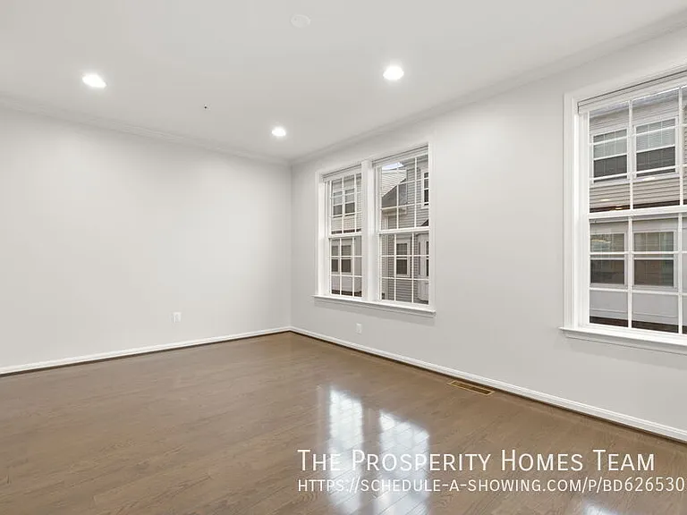 7207 Barry Ln — Photo 10