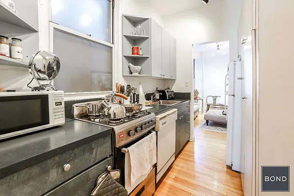 Rented by Bond New York | media 36