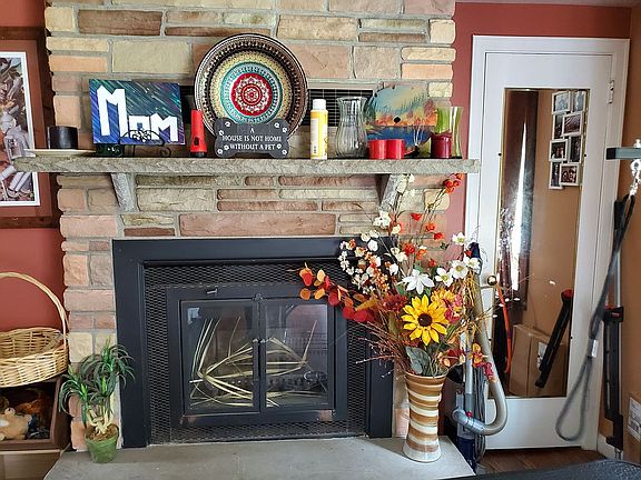 livingroom fireplace