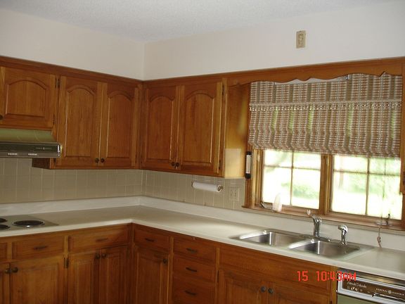 5th image of 105 SE Westwind Dr