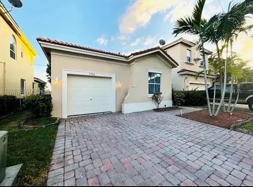 3766 NE 9th Ct Photo 1