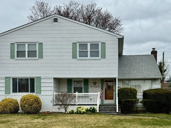 1051 Douglas Avenue, Wantagh, NY 11793