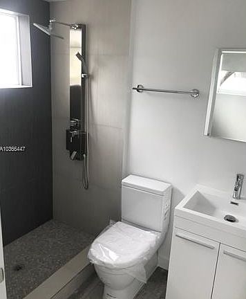 5th image of 1035 Euclid Ave #28