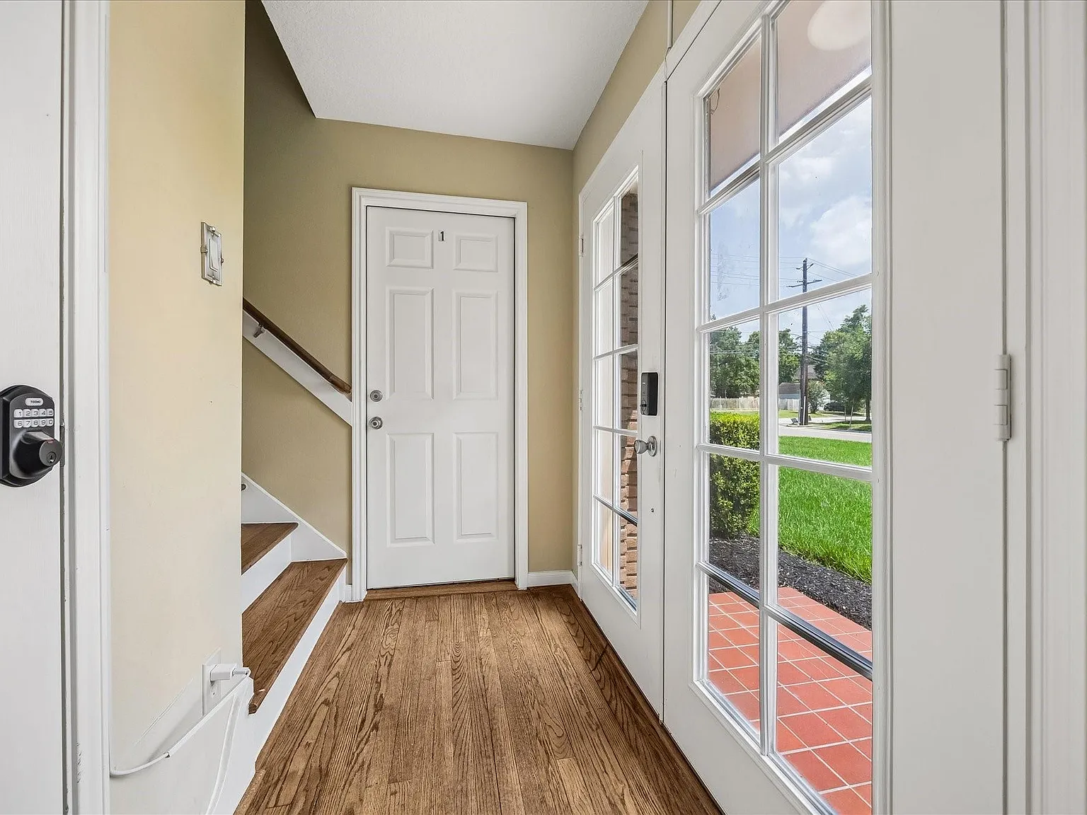 2 bed, 1.0 bath, 4236 sqft, $1,400 — Photo 4