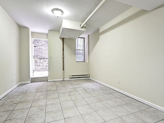 3rd image of 72 Pinehurst Ave APT B2