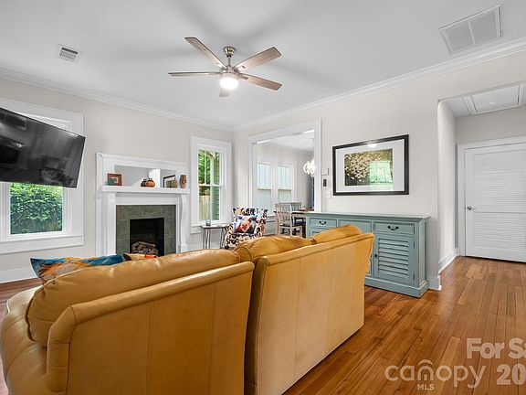5th image of 722 E Broad St