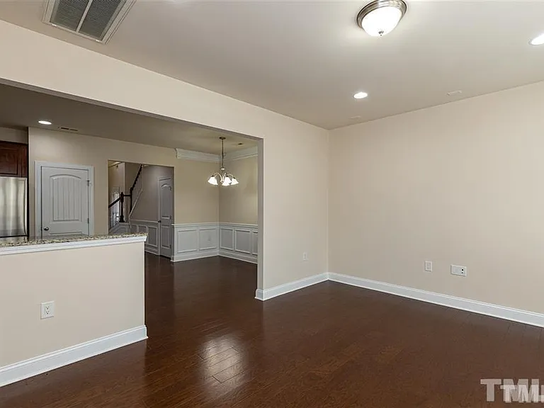 407 Daylin Dr — Photo 10
