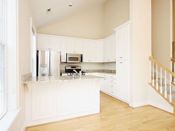 4th image of 1052 Glenwood Station Ln Unit 201