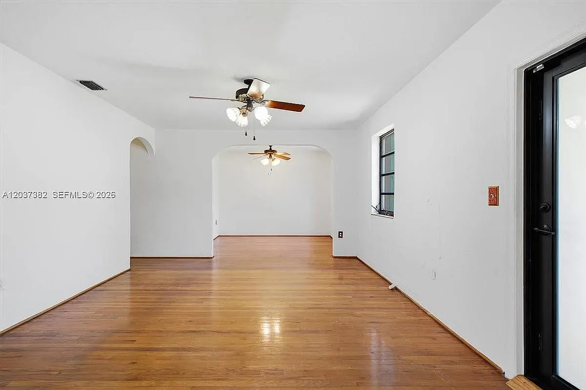4 bed, 1585 sqft, $7,200 — Photo 2