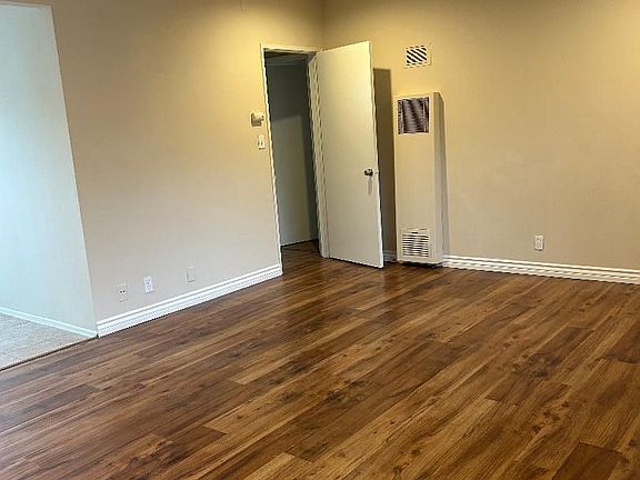 4th image of 14521 Margate St #9