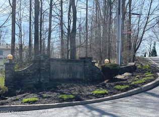 7 Country Club Pl, Clarks Summit, PA 18411