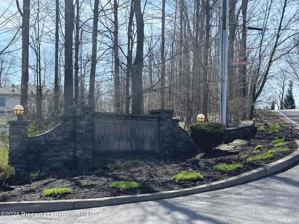 7 Country Club Pl, Clarks Summit, PA 18411