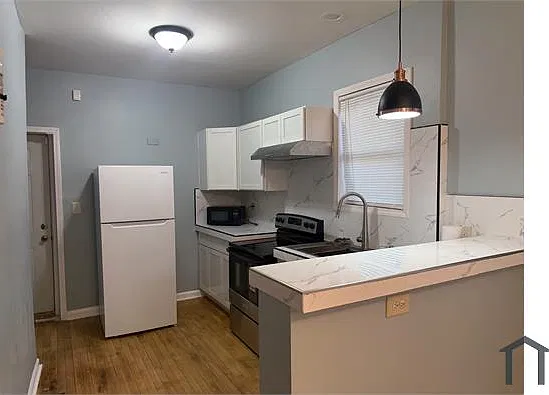 2516 E 72nd Pl