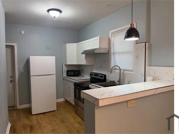 2516 E 72nd Pl, Chicago, IL 60649