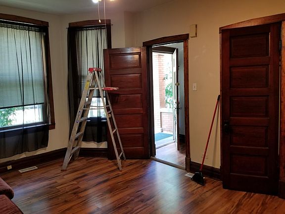 3rd image of 3241 N Monticello Ave #1