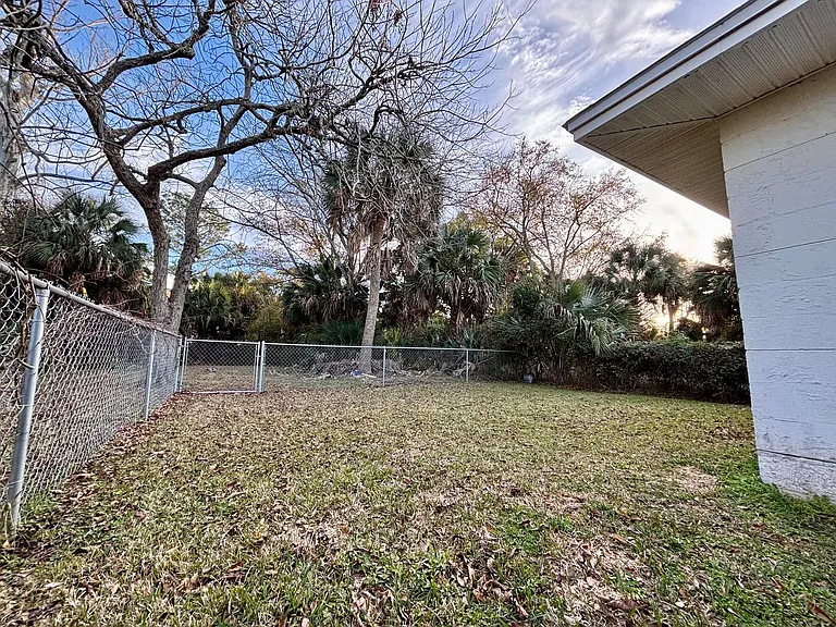415 E Romana St — Photo 9