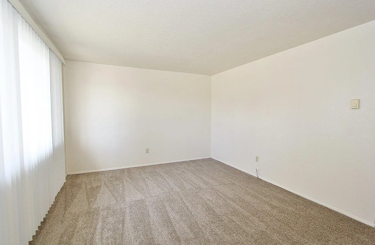 2 bed, 984 sqft, $1,400 — Photo 2