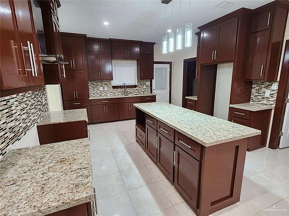 3rd image of 1811 Curtis Dr