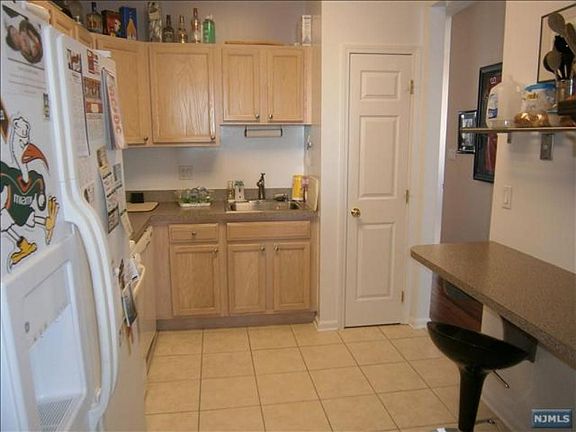 5th image of 308 Winthrop Dr
