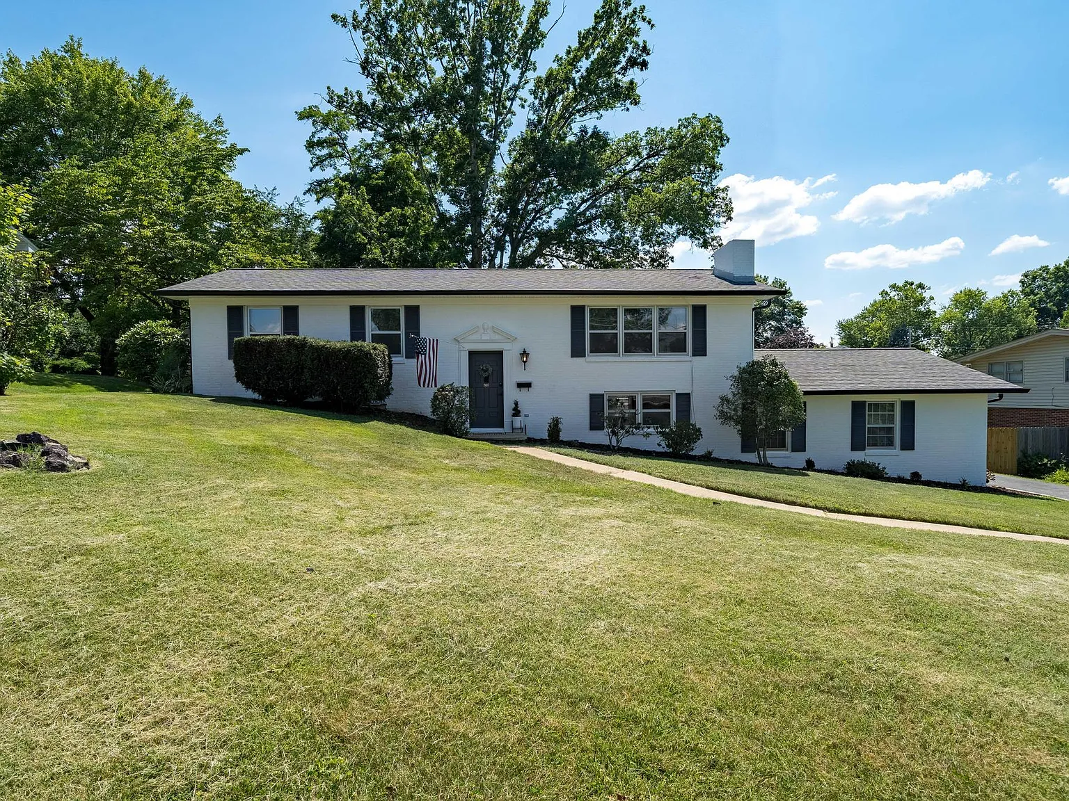 3 bed, 2160 sqft, $2,000 — Photo 1