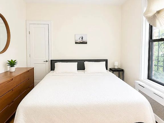 5th image of 294 W 92nd St #5E