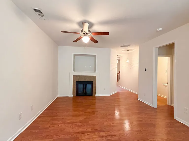 10595 Naramore Ln — Photo 3