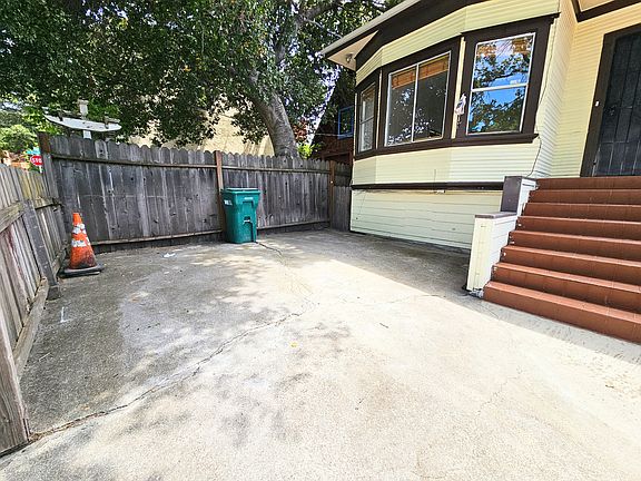 3rd image of 466 Van Dyke Ave